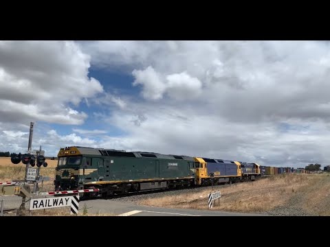 G539 BL32 X48 On 7902V Mildura Fruit train at Moorabool (8/12/2021)