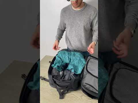 This travel bag is like a black hole! 🪐 #travelbag #vacuum  #backpack #luggage