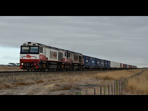 CSR001+CSR006 lead Dooen (Horsham) to Melbourne goods #7922 near Inverleigh, Victoria.