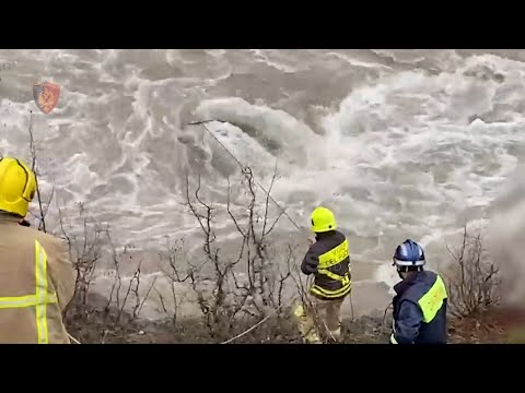 Tragjedi mes përmbytjes, babë e bir rrëmbehen nga përroi. Shpëton vajza në Malësi