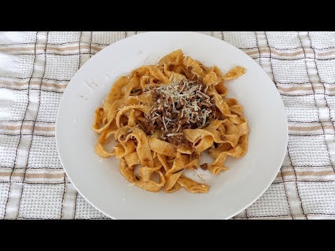 Easy and Fast Italian Ragรน recipe