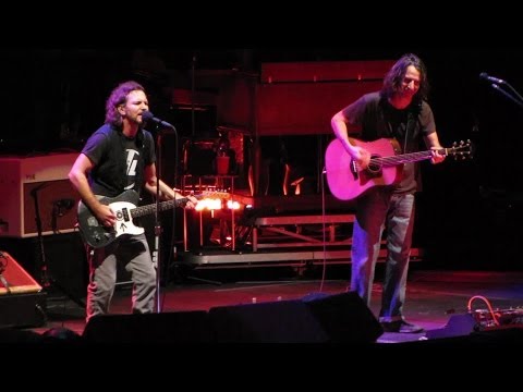 Pearl Jam: Elderly Woman Behind The Counter In A Small Town [HD] 2010-05-20 - New York, NY