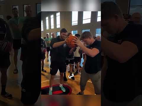 أول مرة يخسر الكورة في حياته! 😳🏀 #كرة_سلة #تحدي #ترند