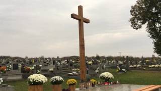 Osadenie kríža na cintoríne v obci Trhovište 2016