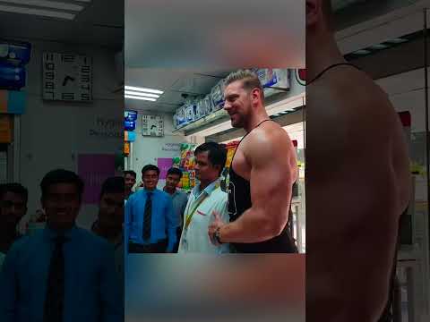 Being 2.18m / 7'2'' in India - The Dutch Giant