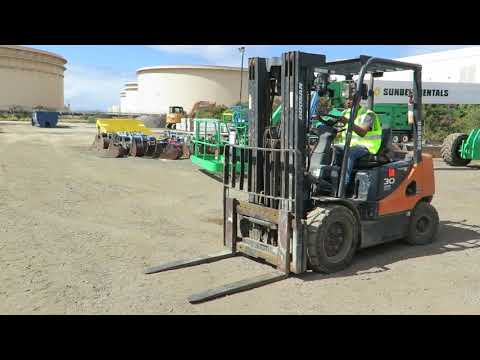 Sunbelt lot 15 2010 Doosan D30S-5 Forklift, 6K, 2393 Hours