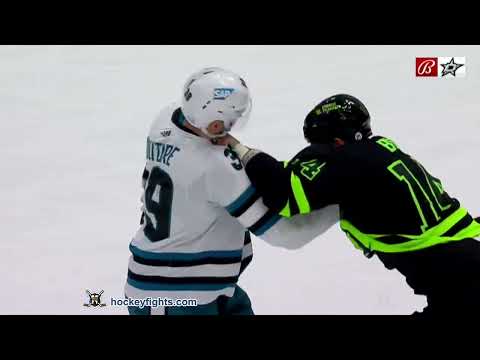 Logan Couture vs Jamie Benn Nov 11, 2022