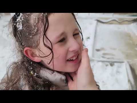 IT SNOWS IN ANKARA, BAHAR AND BANU ALYA AND I MADE A SNOWMAN!!