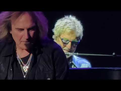 Kevin Cronin formerly of REO Speedwagon - Keep On Loving You (Live in St. Louis 08-22-2025)