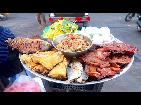 Phnom Penh Street Food for Dinner at Orussey Market