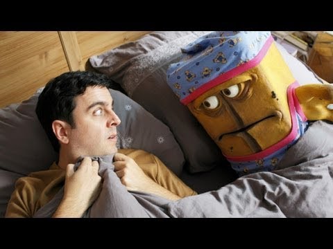 Bettgeflüster mit einem Brot - Pastewka