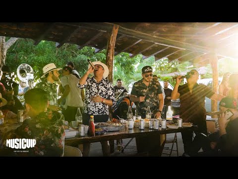 Me Sobra Amor - Grupo Firme
