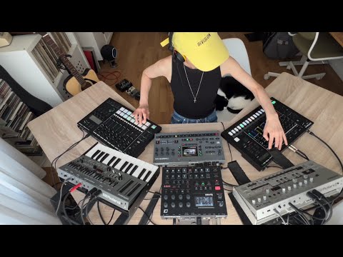 Gamma Vibes – Live Hardware Techno Set | Deep Percussive Grooves