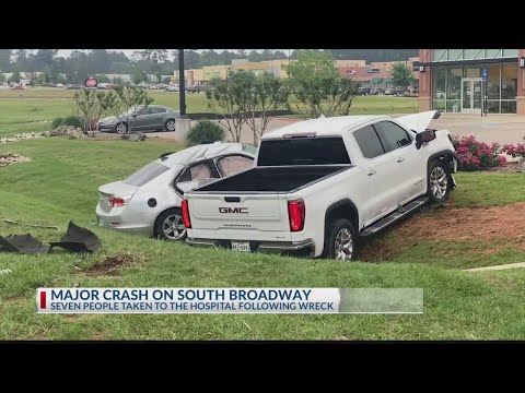 1 dead, 7 hospitalized in two wrecks Saturday afternoon in Tyler