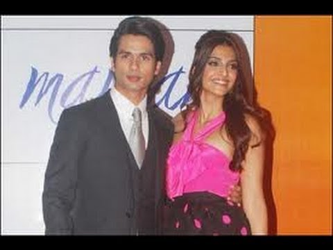 Bollywood Stars At 'Mausam's' Premier