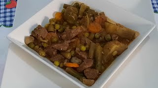 Guiso de ternera con menestra de verduras.