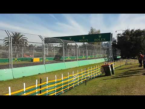V8 Supercars qualifying at Albert Park