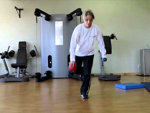 One leg squat + lift med ball