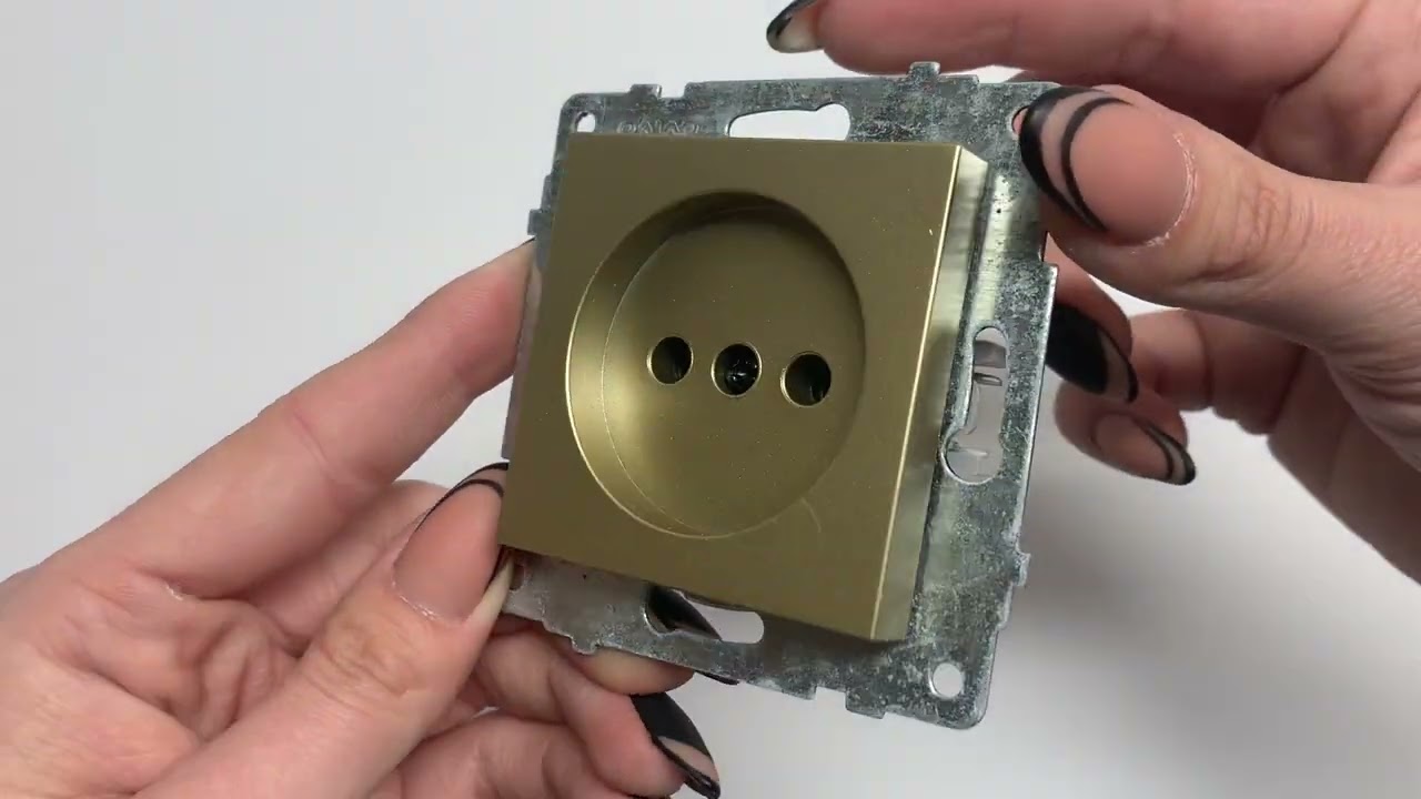 Розетка одинарная б/з OVIVO Grano титан (600-000312-215)