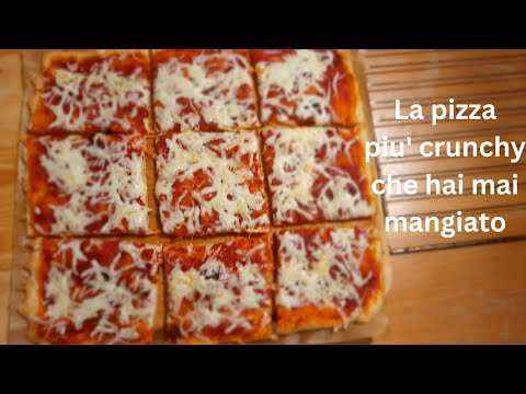 Pizza margherita croccante,,,crunchy pizza homemade,,,knusprige Pizza hausgemacht