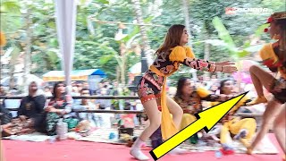 Download lagu GIL4❗KESURUPAN SUPER GANAS HAMPIR KELUAR PANGGUNG DOLALAK SRI ARUM mp3 Download lagu GIL4❗KESURUPAN SUPER GANAS HAMPIR KELUAR PANGGUNG DOLALAK SRI ARUM mp3