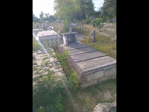 Cementerio en crisis,  Jiguaní, Cuba