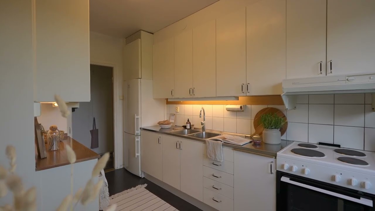2 rum Lägenhet på Tellusborgsvägen 33, 3 tr Midsommarkransen Stockholms kommun - video