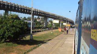 preview picture of video 'Mandovi Express Leaving Madgaon Junction from PF1'