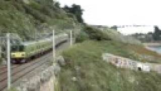 preview picture of video 'Irish Rail - DART Killiney foot bridge'