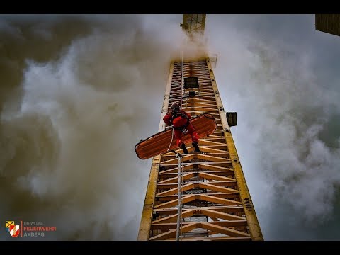 Höhenretterübung - Rettung aus über 90 Meter hohem Baukran