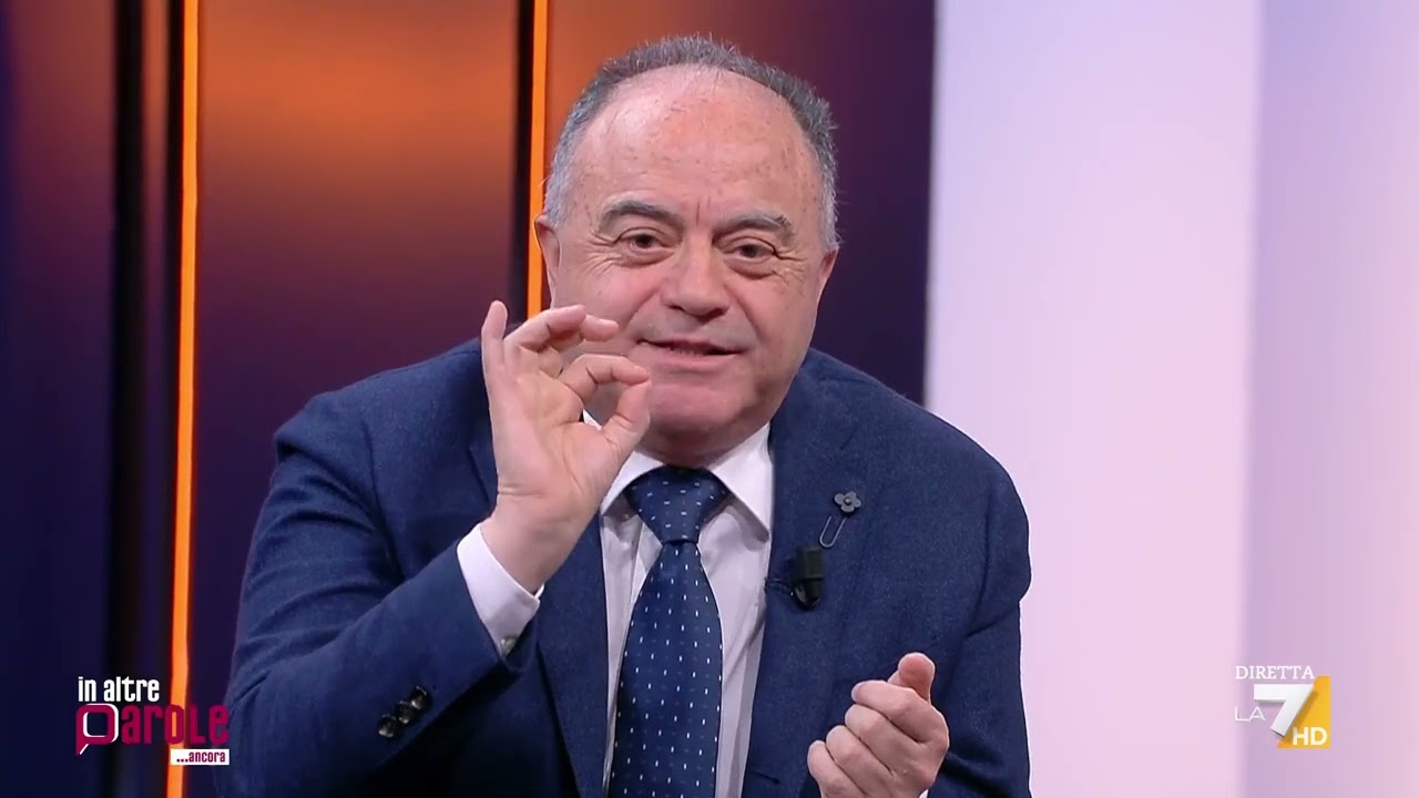 Gratteri si rivolge agli spettatori: “È questa la telecamera? Vi tranquillizzo, sto spesso ...