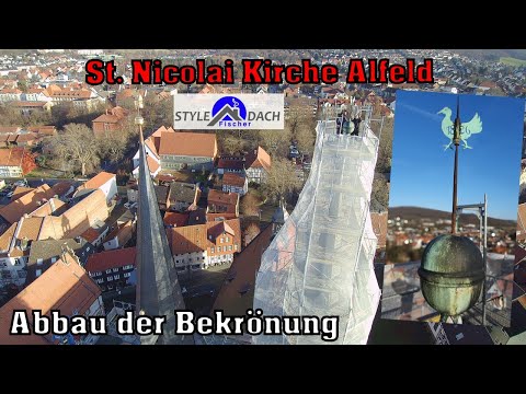 Abbau der Bekrönung am Südturm - St. Nicolai Kirche Alfeld - Schieferdecker Martin Engelke fehlte
