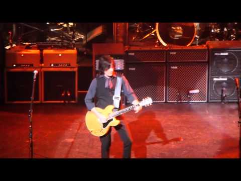 Paul McCartney - Apollo Theater - New York - Dec 13, 2010 - "Maybe I'm amazed"