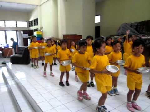 PAUD Belajar Tari Pendet.avi