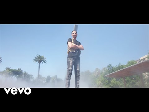 Retrouvez RACING ZONE dans le clip de BLESS en featuring avec les Youtubeurs YACETOM (Les bâtards à l'école). :P