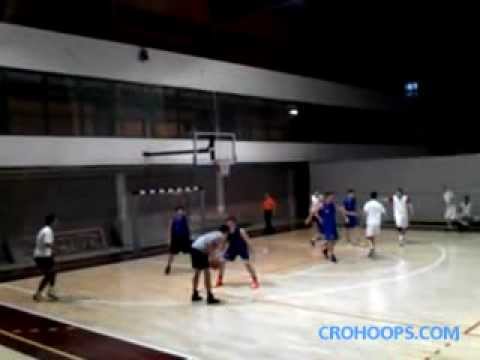 Petar Bozek (Slobostina SmoothStrikers) Slam Dunk vs. Hrelic Disneyland 03.11.2013.