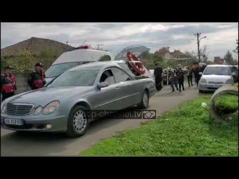 Top Channel/“Çohu o Mateo!”përcillet në banesën e fundit 8-vjeçari që u vra nga komshiu në Fier