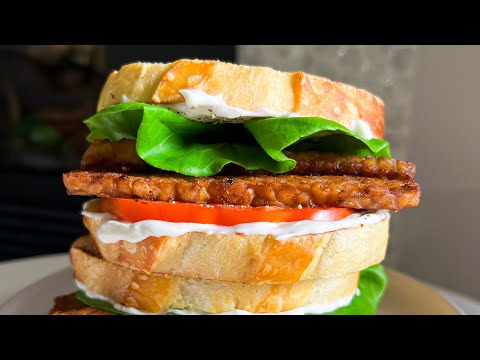 Vegan BLT Sandwich with Tempeh: A Plant-Based Twist on a Classic 🌱🥪