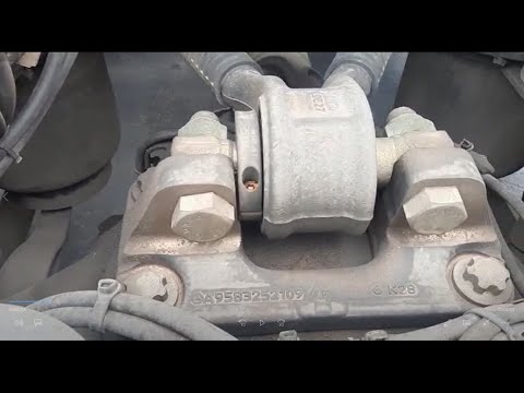 Suspensão traseira e barra estabilizadora veja os detalhes Axor Mercedes-Benz