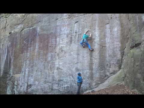 Bodensteiner Klippen Steinbruch Klettern: "Donnerphantasie" 9- und "Jungfer" 5-