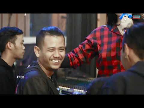 Duet Penomenal - Nina Mincreunk Feat Ade Astrid ( Garut Intan ) Live Angkringan Teh Ita Balad Darso