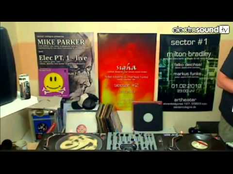 Andreas Gehm spin some yinyl @ boombox R D  Acid Inferno