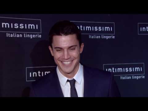 Álex González da la cara por Chenoa y niega la 'cobra' de Bisbal | Qué me dices