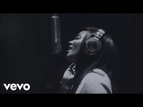 Mickey Guyton - Do You Want To Build A Snowman? (Performance Video)