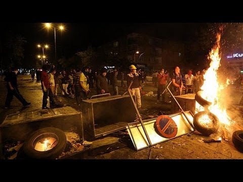 Turkey: protesters clash with police