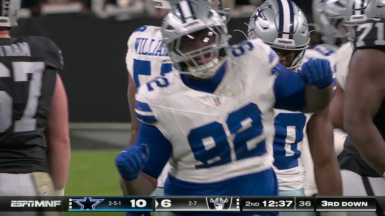 Quinnen Williams records his first sack as a Cowboy