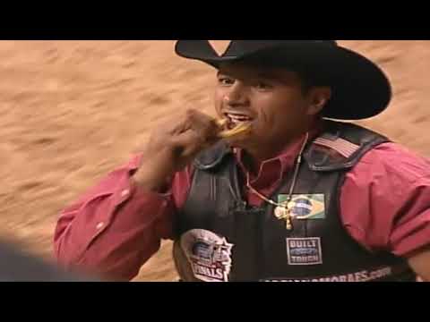 Squirt Gun bucks Adriano Moraes - 05 PBR Finals