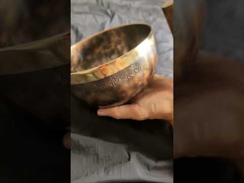 [A201] Full Moon Copy singing bowl, ⌀16.1cm / 740g, 🔽 B3 -30c (243 Hz), 🔼 F5 -30c (686 Hz) — VAYU sounds
