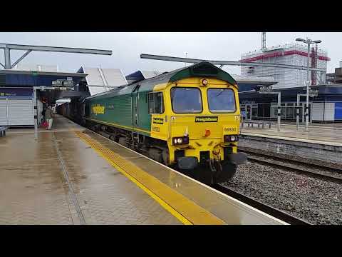 Freightliner Class 66 no. 66532 passing Reading Railway Station on 24/8/15