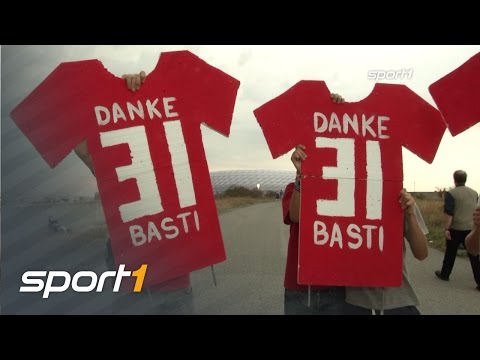 Bayern-Fans huldigen Schweinsteiger | BUNDESLIGA AKTUELL
